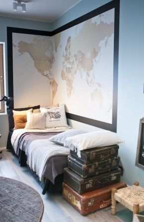 Stoere Slaapkamer Met Een Grote Landkaart En Vintage Koffers