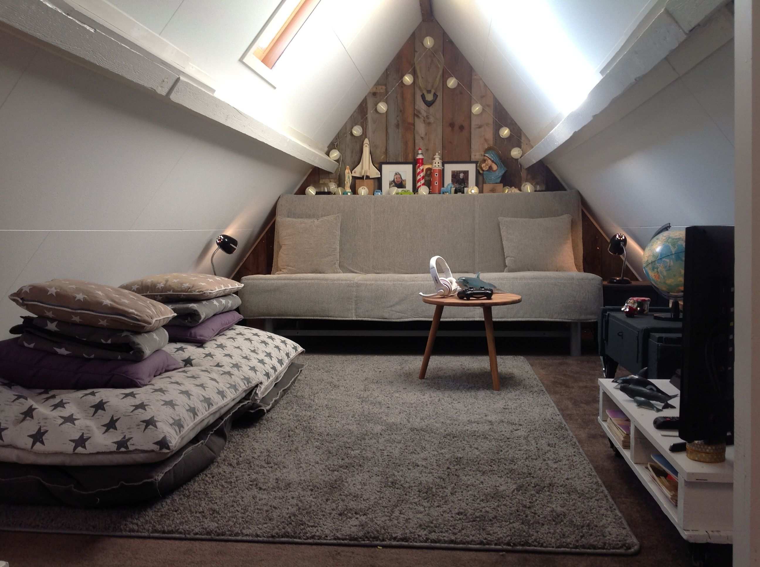Kleine Zolderkamer Ideeen Als Relaxruimte Voor De Hele Familie