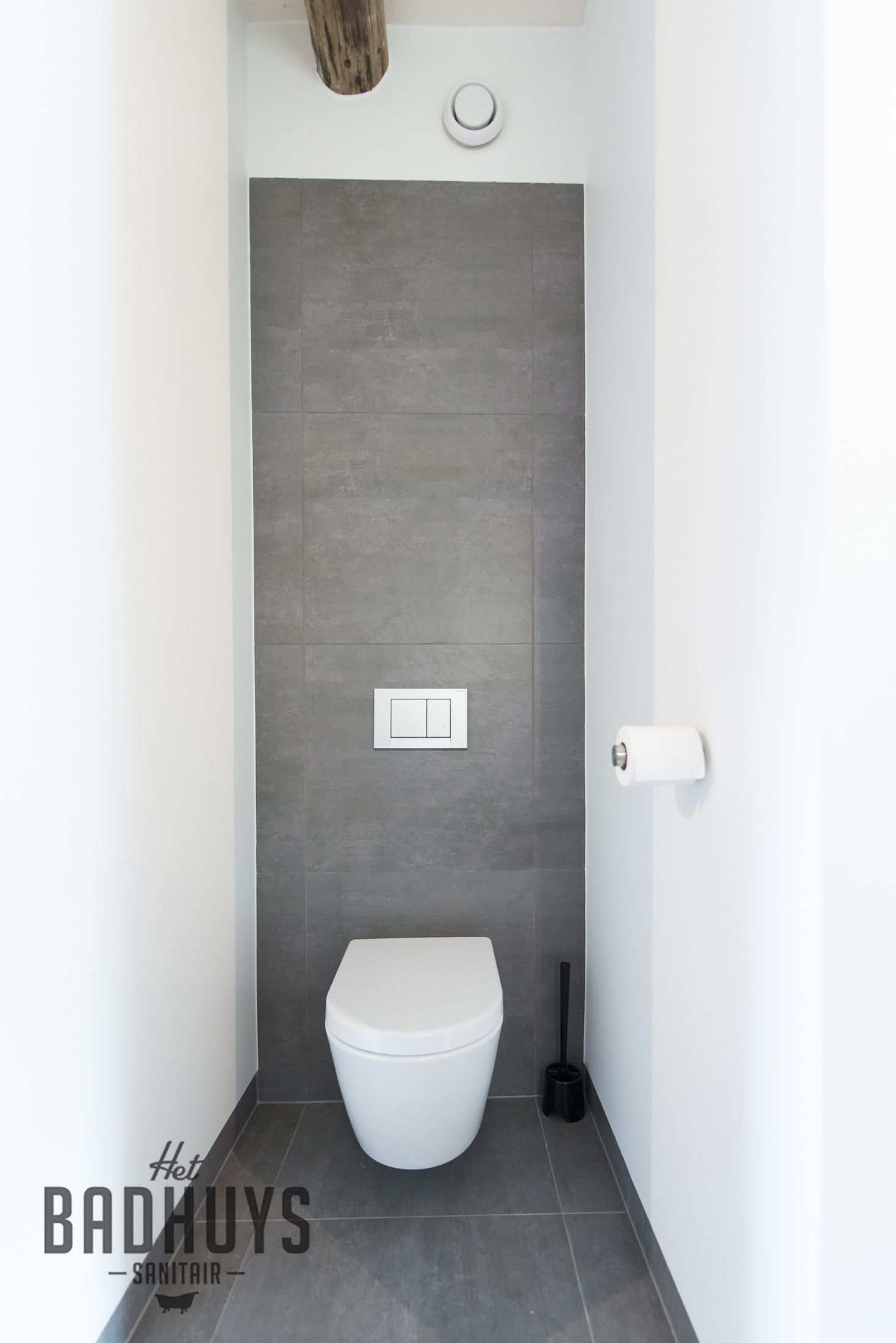 Modern Toilet In Grijs En Wit Het Badhuys Breda Kleine